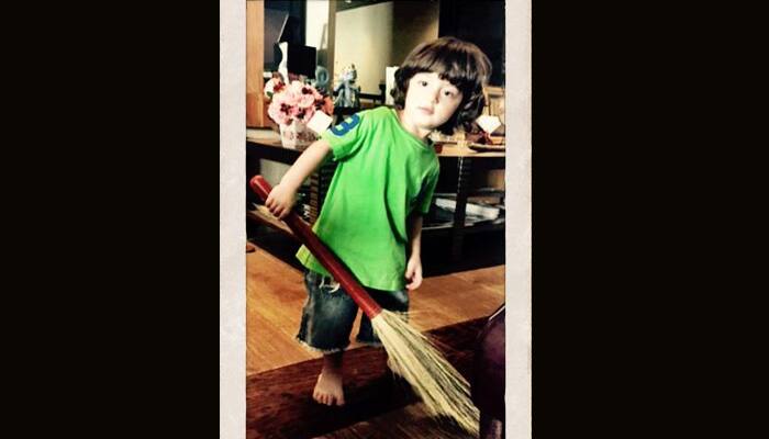 Check out: Shah Rukh Khan, AbRam’s selfie