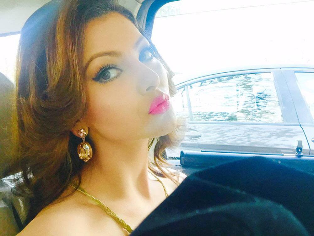 URVASHI RAUTELA :- :) -twitter