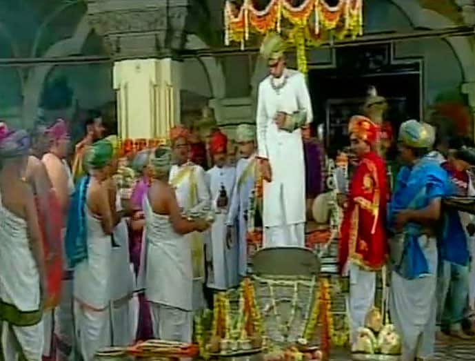 Coronation ceremony for new king Yaduveer Krishnadatta Chamaraja Wadiyar underway in Mysore. -twitter