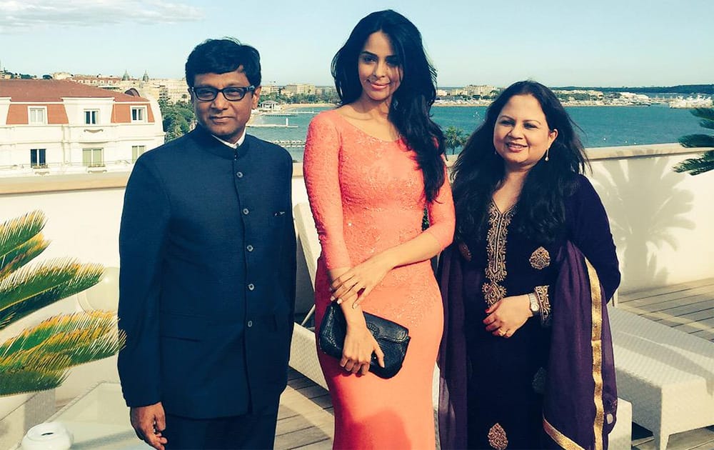 With the new Indian ambassador to France Dr Mohan Kumar and his lovely wife :) Twitter@mallikasherawat