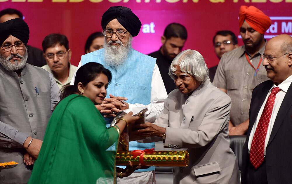 Former President APJ Abdul Kalam presenting the 3rd Malti Gyan Peeth Puraskar-2015 to Punjabs teachers in New Delhi. Punjab Chief Minister Prakash Singh Badal is also seen.