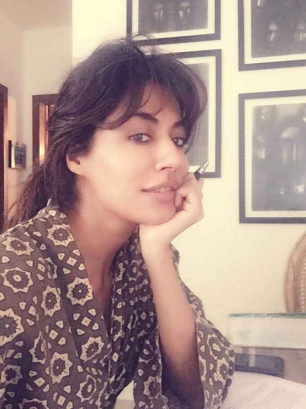 Okkayy Saturday selfie .. Doing the hisaab !! Send in yoursss.. Hv a great weekend guys ! :) - Twitter@IChitrangda