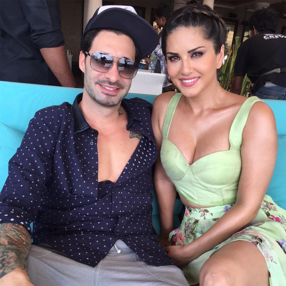 Relax time at the beach !!! With @SunnyLeone. Twiiter@DanielWeber99