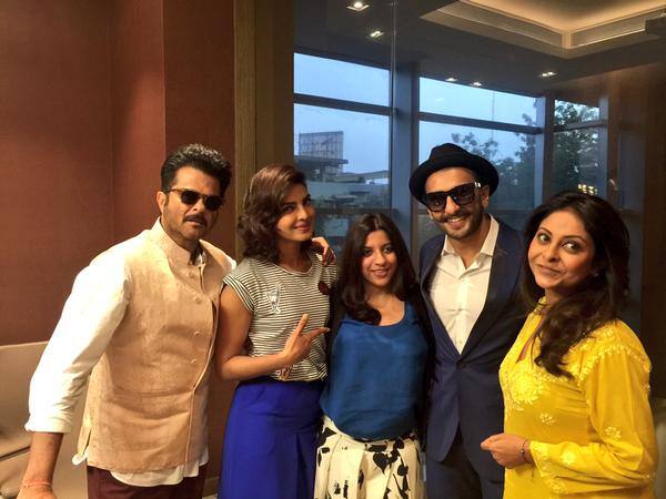 Kem cho #Ahmedabad! Get set to let your #DilDhadakneDo with @ShefaliShah_ @priyankachopra @RanveerOfficial. Twitter@AnilKapoor