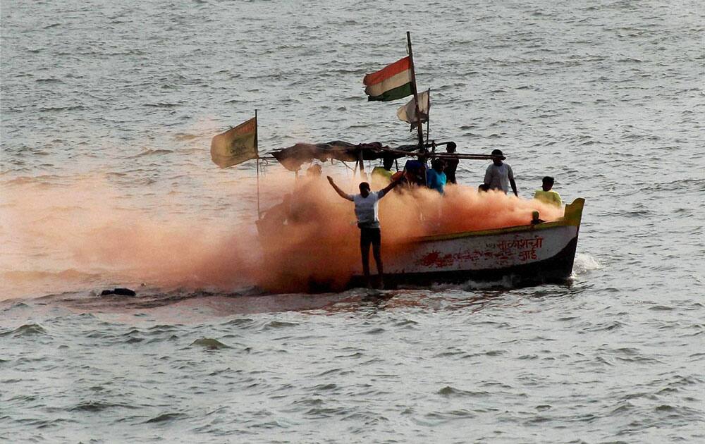 Mumbai Fire Brigades operators and flood rescue team members participating in a drill at Marine Drive.