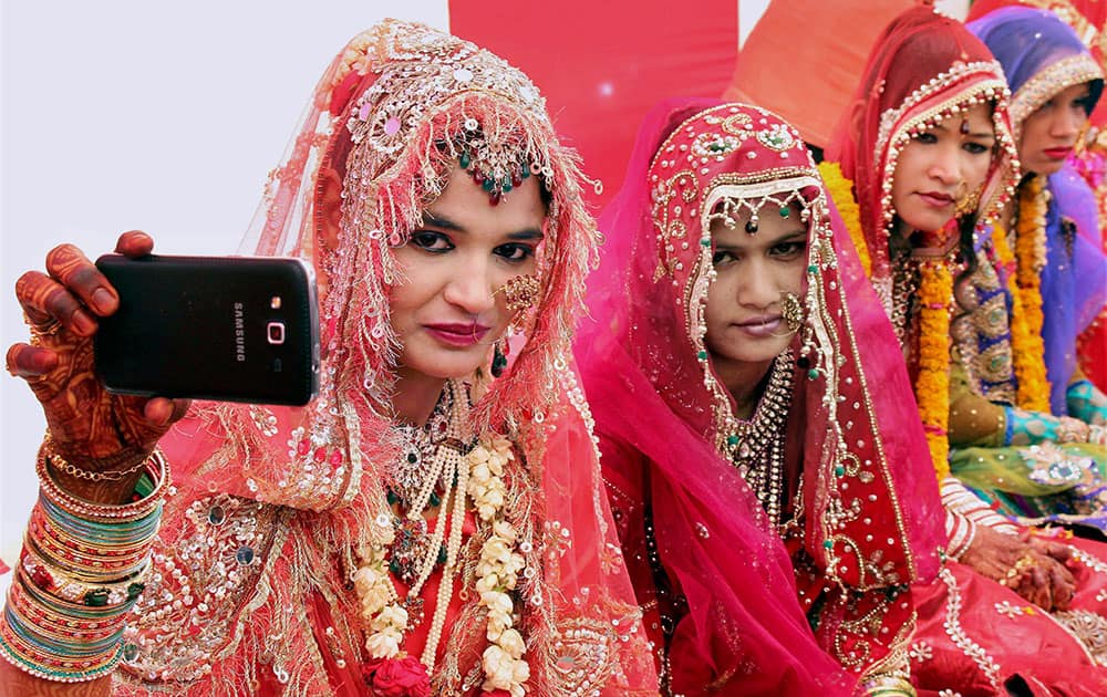  A muslim bride takes a selfie during mass marriage ceremony under Mukhyamantri Kanyadan Yojana, in Bhopal.