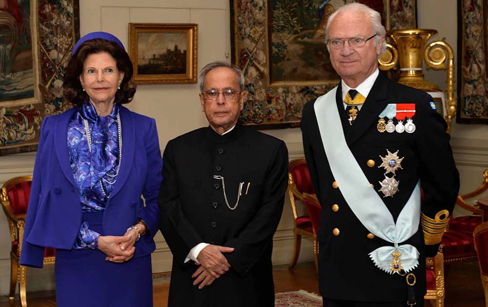 President, Pranab Mukherjee with King Carl XVI Gustf and Queen Victoria at the royal palace in Stockholm, Sweden.