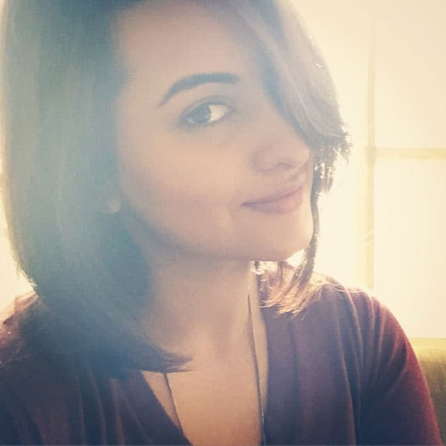 Sonakshi Sinha :- And just before the day ends... #sundayselfie #sunshinegirl #happiness #peace -instagram