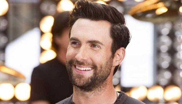 Adam Levine bares booty in Maroon 5&#039;s new music video