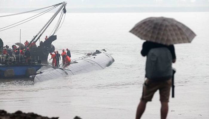 Divers comb capsized China ship, Premier Li orders transparent probe