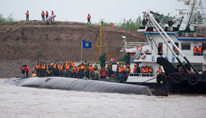 Hope fades as families head for stricken China ship