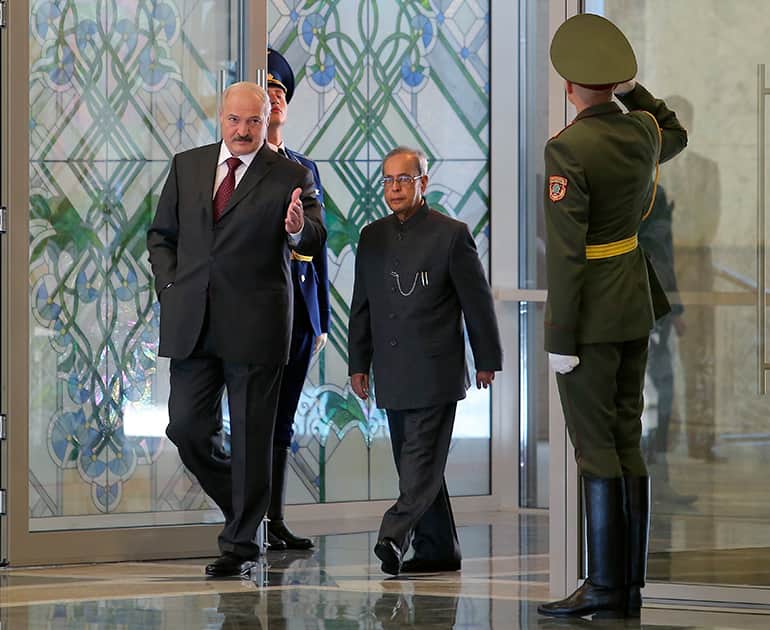 Belarus' President Alexander Lukashenko welcomes Indian President Pranab Mukherjee, prior a meeting in Minsk, Belarus.