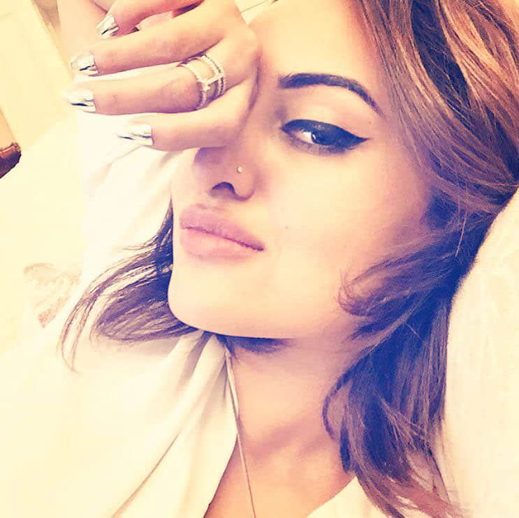 Sonakshi Sinha ‏:- Made it to Malaysia truly Asia! Running on no sleep, ready or not #iifa2015 here i come... -twitter