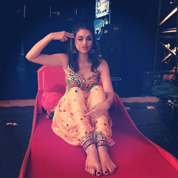 Bawri Banno... Backstage nerves results in this @IIFA #IIFA2015 #IIFARocks - Twitter@aditiraohydari