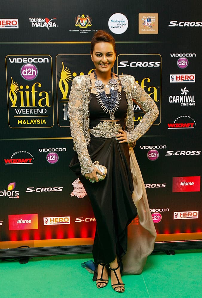 Sonakshi Sinha arrives on the green carpet for the IIFA Rocks! concert as part of the three-day long International Indian Film Academy (IIFA) awards in Kuala Lumpur.
