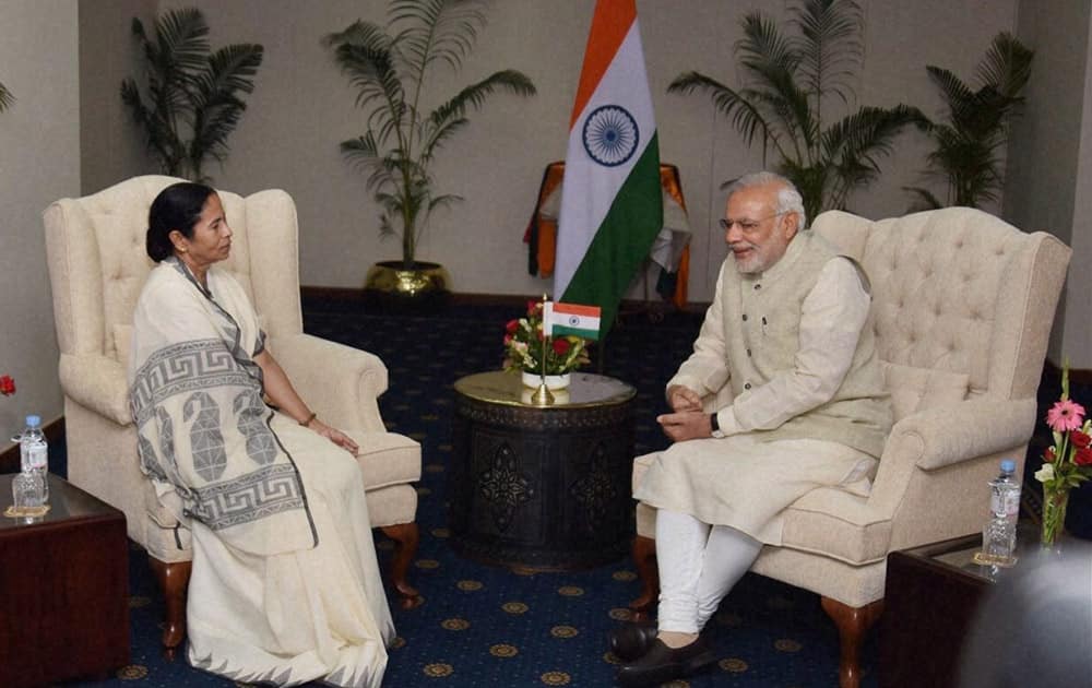 Prime Minister Narendra Modi and West Bengal Chief Minister Mamata Banerjee in a meeting in Dhaka.