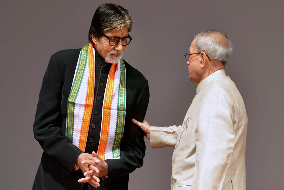 President Pranab Mukherjee interacts with megastar Amitabh Bachchan after witnessing the special screening of the film ‘PIKU’ at Rashtrapati Bhavan Cultural Centre in New Delhi.