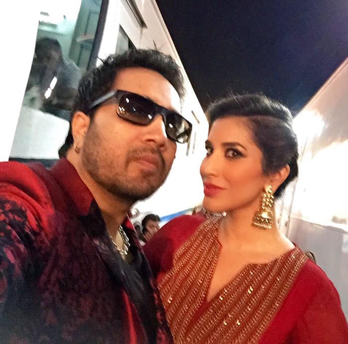 SOPHIE CHOUDRY :- Happy b'day @MikaSingh ..Wish u happiness, success & big hits with me this year God bless u always!! -twitter