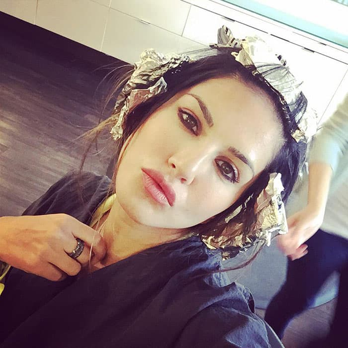 Sunny Leone :- Tin head! Luxuries of beautifying! I look like a freakazoid! -twitter