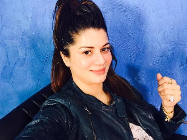 Still Half Asleep #onTheHotSeat ha ha ha Twitter@kainaatarora