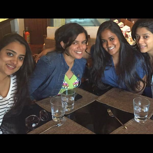 A lovely lunch with my lovelies, http://family.Love  them @niyanta1212 @Ahilya_82 - Twitter@khanarpita