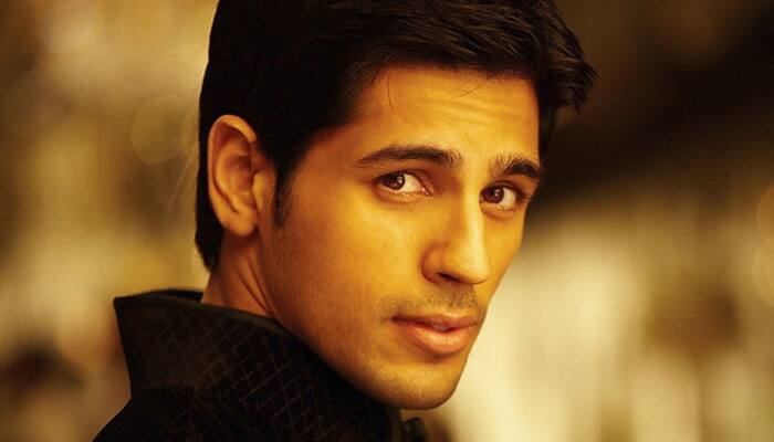 Akshay&#039;s Punjabi jokes helped my performance: Sidharth Malhotra