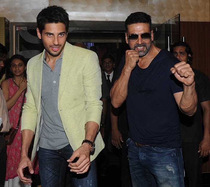 Sidharth Malhotra and Akshay Kumar during the trailer launch of movie Brothers at PVR, Juhu in Mumbai. DNA