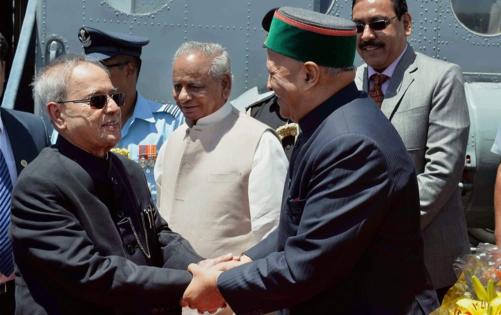 President Pranab Mukherjee is received by Himachal Pradesh CM Virbhadra Singh and Governor Kalyan Singh on his arrival.