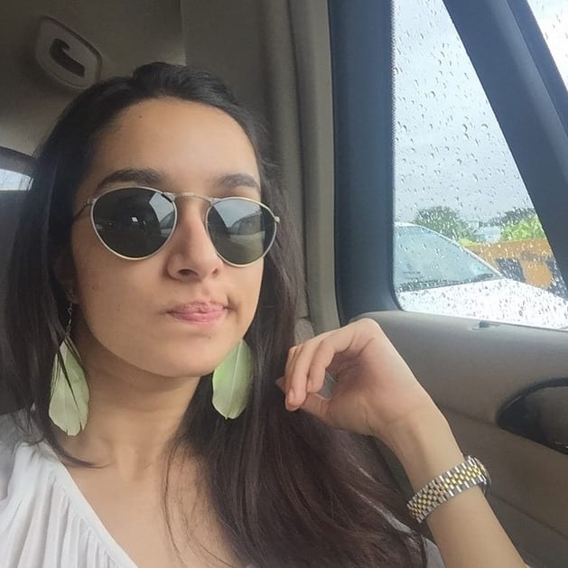 Amazing baarish mein amazing traffic Have to reach the airporttttttt- Instagram@kapoorshraddha