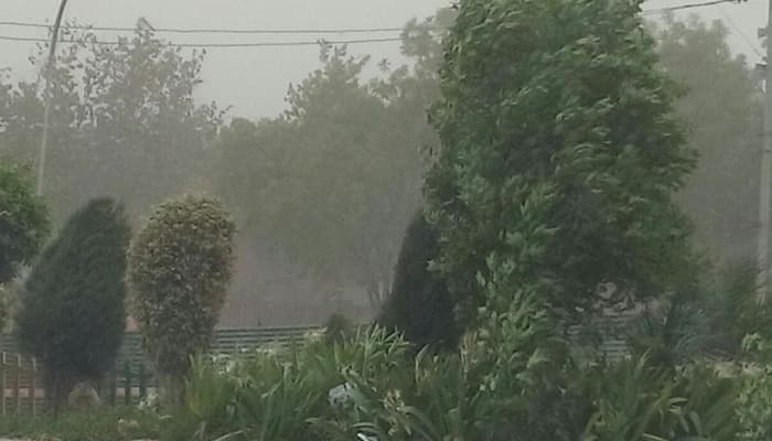 Moderate intensity dust storm, rains sweep Delhi-NCR region; flights affected