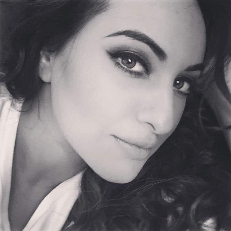 Sonakshi Sinha ‏:- #sundayselfie grey like the skies outside!!  -twitter