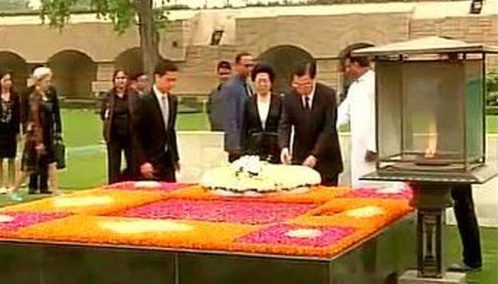 Zhang Dejiang pays tributes to Mahatma Gandhi at Rajghat