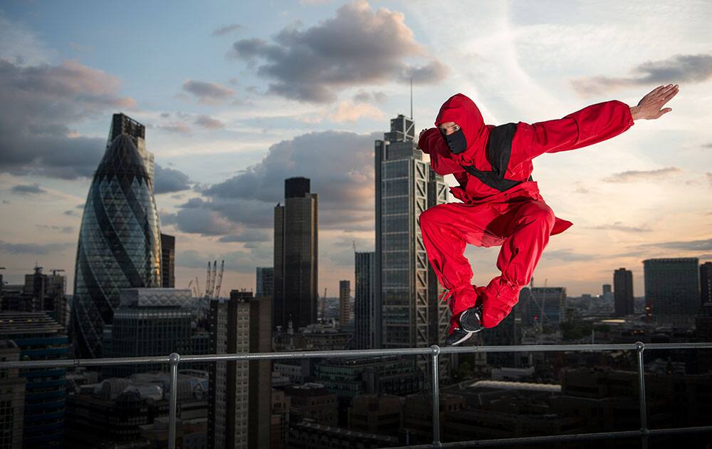 ninjas are seen across London’s rooftops as part of Lego Ninjago; ninjas Kai, Jay, Cole, and Zane were spotted in Waterloo tunnel and key landmarks across London. The scenes will appear in the new Season 5 of Ninjago: Masters of Spinjitzu™ teaser on Cartoon Network next Friday 20th June, ahead of the new series launching 27th July. 