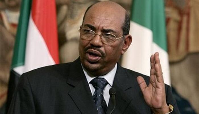 Sudan`s President Omar al-Bashir flies out of South Africa, defying court order