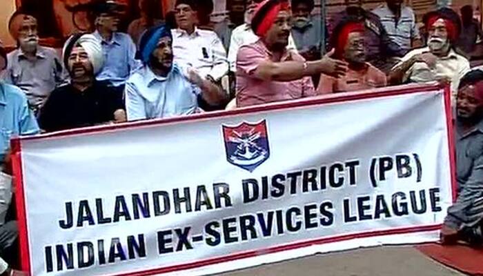 Ex-servicemen launch hunger strike for OROP, demand date of implementation of scheme