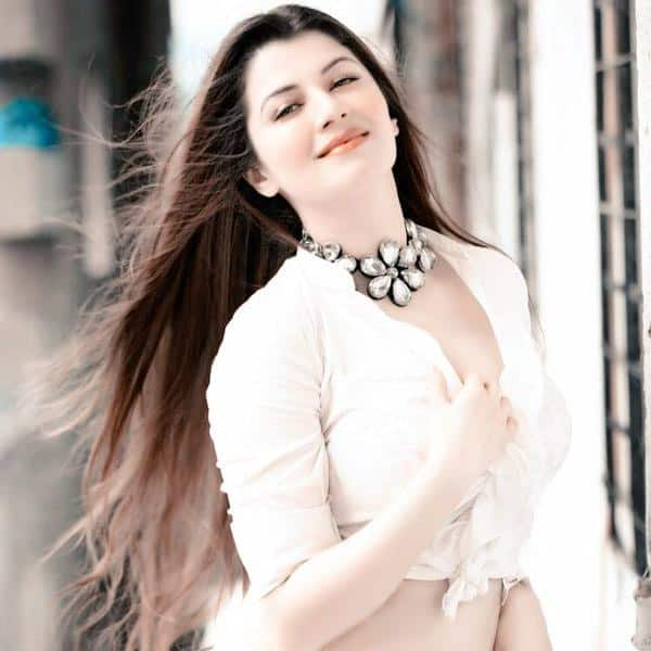 The moon hate her, for she had more stars in her eyes than they have in this galaxy...!!   @kainaatarora. Twitter@kainaatarora