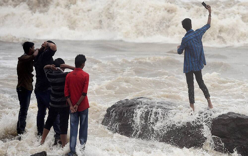 Mumbaikars enjoy high tide during monsoon season.