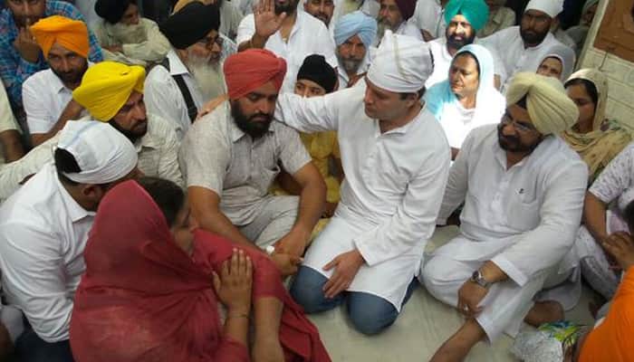 Rahul Gandhi meets dead farmer&#039;s family; Akali Dal says don&#039;t politicise issue