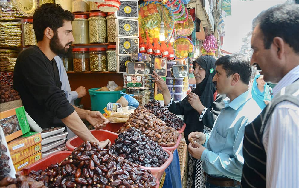 People buying dates on eve of holy month of Ramadan.