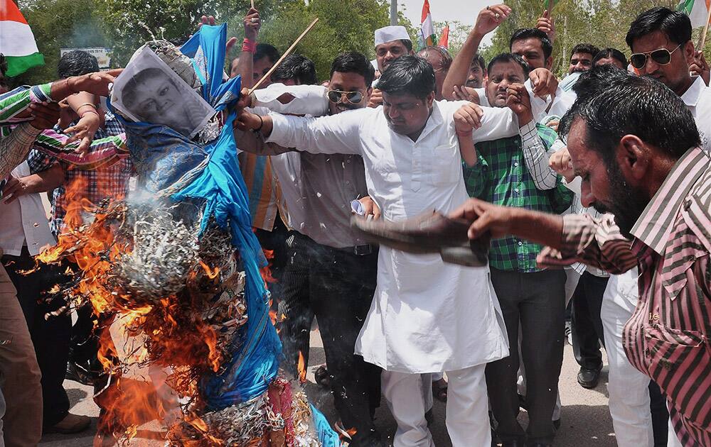 Congress party workers protest against Rajasthan CM Vasundhara Raje over Lalit Modi controversy in Bikaner.