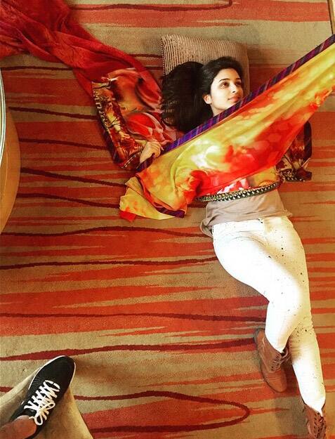 When you're bored and waiting for your car to come, pick up a saree and shoot. Totally normal, everyday behaviour. #DramaIsTheWayOfLife #NoDramaNoFun Photo credit: @aasifahmedofficial. You can see his shoe in the frame! ;) - Instagram@parineetichopra