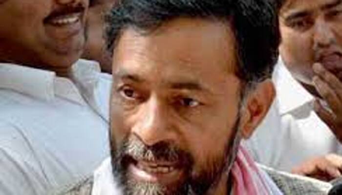 Land Acquisition bill should be revoked: Yogendra Yadav