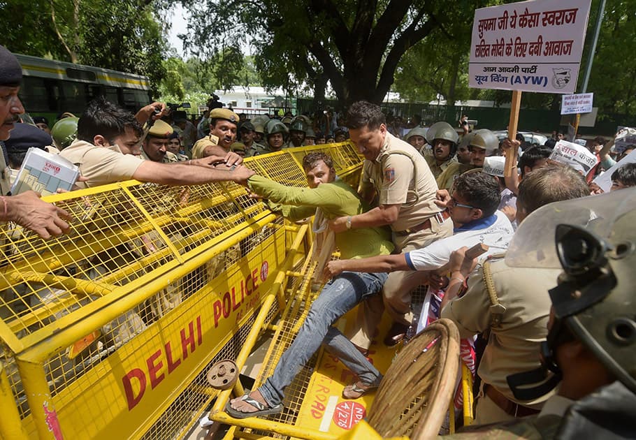 Police stop AAP workers during a protest against Foreign Minister Sushma Sawraj at her residence.