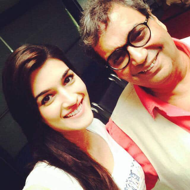 Kriti Sanon ‏:- Selfie with the showman himself! Thank you Subhash ji for inviting me to celebrate #WorldYogaDay at @Whistling_Woods -twitter