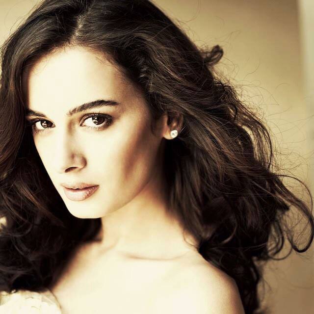 Evelyn Sharma :- One word _______ ❤ -twitter