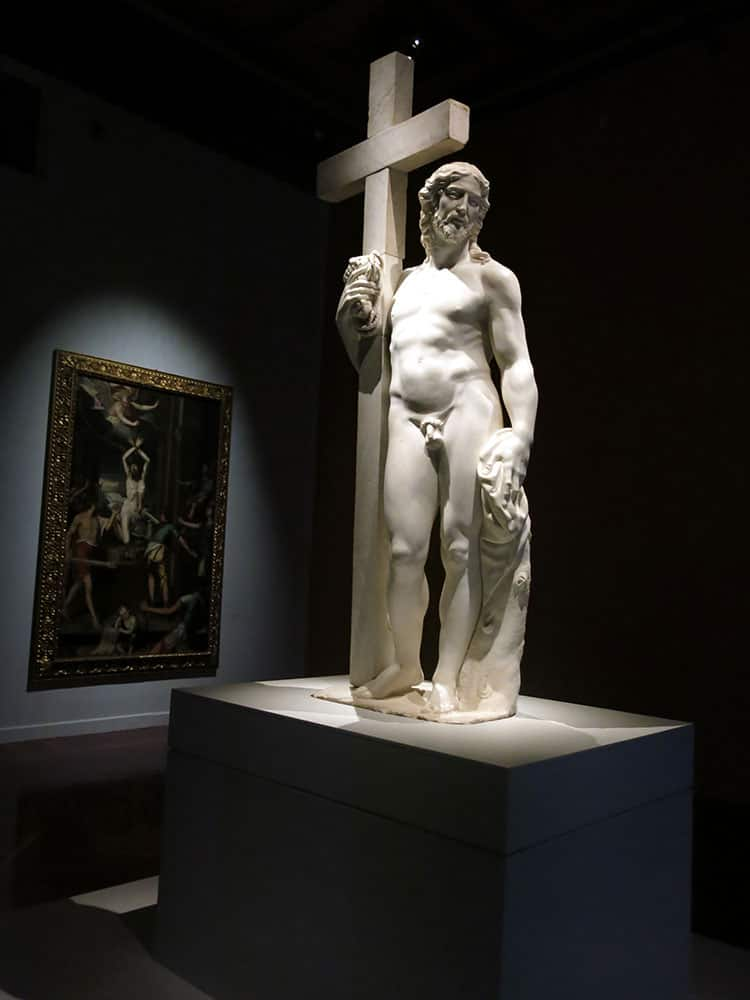 Michelangelo’s “Cristo Portacroce (Cristo Giustiniani)” a white marble sculptre from 1514-1516 at the exhibition “Miguel Angel Buonarroti. Un artista entre dos mundos” (Michelangelo, an artist between two worlds) at the Palacio de Bellas Artes in Mexico City.