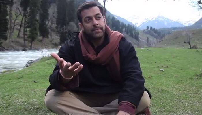 Watch: Salman Khan&#039;s candid moments on &#039;Bajrangi Bhaijaan&#039; sets!