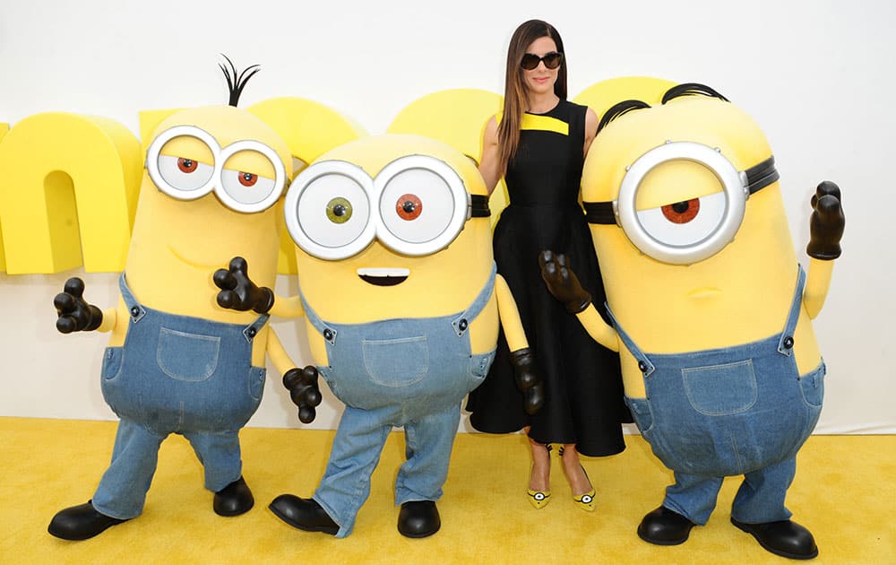 Sandra Bullock arrives at the Los Angeles premiere of 