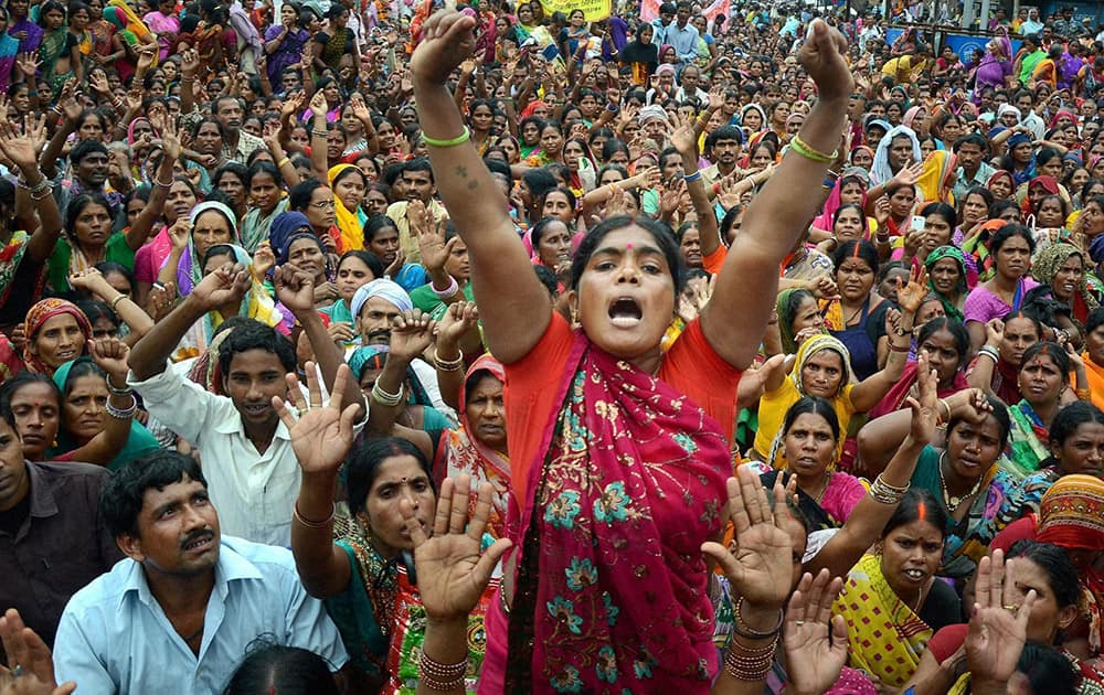 Mid Day meal cooks protest to demand permamnent jobs in Patna.
