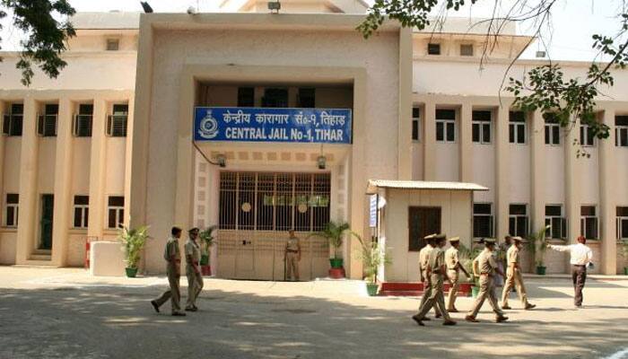 Tihar Jail&#039;s security breached: Lt Governor Najeeb Jung orders probe, Centre seeks report